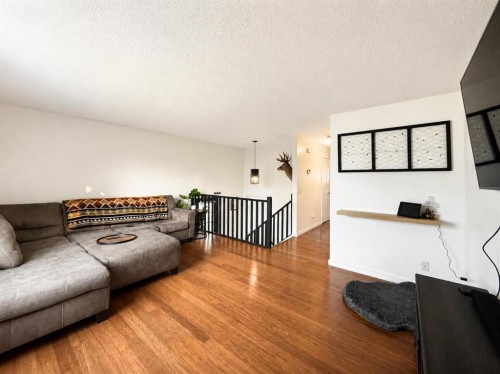 2119 23 Ave Close, Bowden, AB 