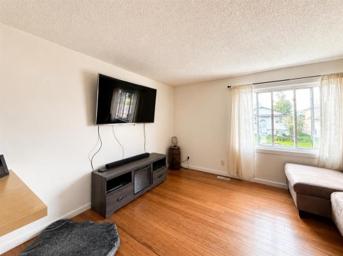 2119 23 Ave Close, Bowden, AB 