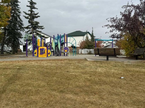141 Saratoga Close Ne, Calgary, AB 