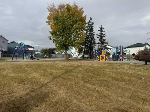 141 Saratoga Close Ne, Calgary, AB 
