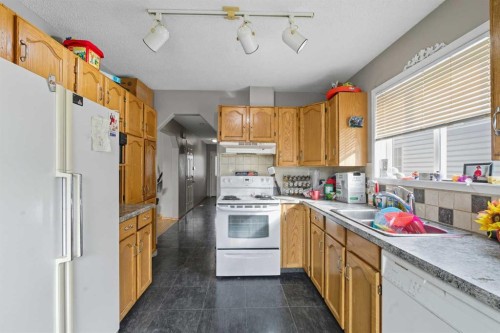 141 Saratoga Close Ne, Calgary, AB 