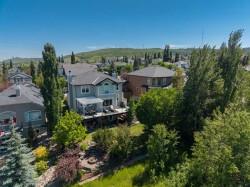 124 Valley Creek Crescent NW Calgary, AB T3B 5V3