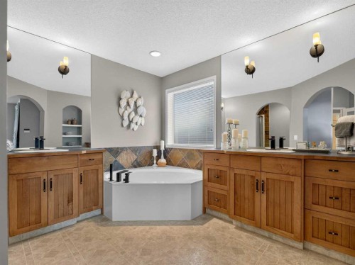 124 Valley Creek Crescent Nw, Calgary, AB 