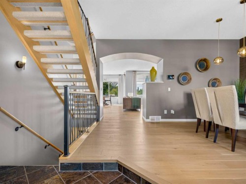 124 Valley Creek Crescent Nw, Calgary, AB 
