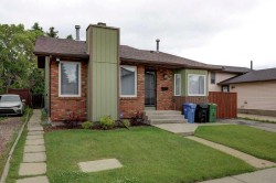 376 Whitlock Way NE Calgary, AB T1Y 5C7