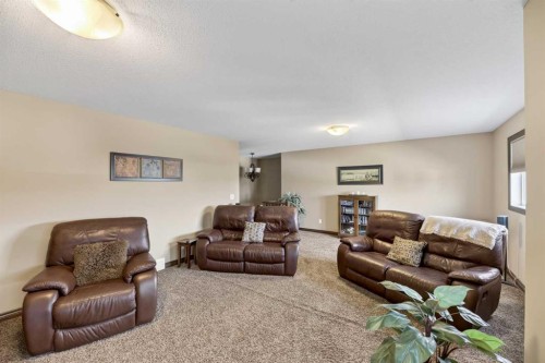 9 Vantage Crescent, Olds, AB 
