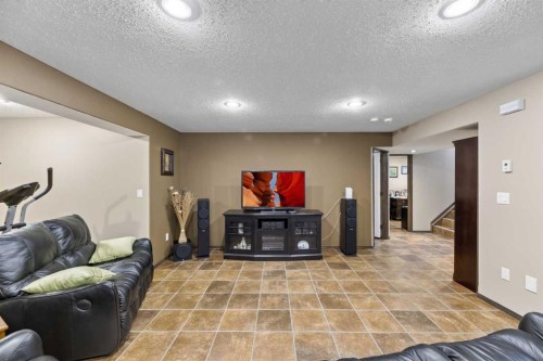 9 Vantage Crescent, Olds, AB 