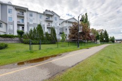101-8 Country Village Bay NE Calgary, AB T3K 5J7