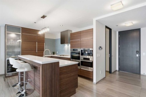 1702-108 9 Avenue Sw, Calgary, AB - Indoor Photo Showing Kitchen With Upgraded Kitchen