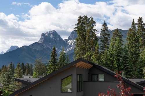 905A Bridge Road, Canmore, AB 