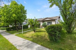 68 Scenic Acres Drive NW Calgary, AB T3L 1C2