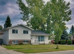 703 Woodpark Boulevard SW Calgary, AB T2W 3M9