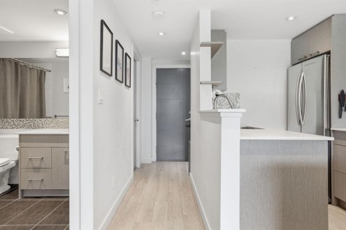 403-916 Memorial Drive Nw, Calgary, AB - Indoor