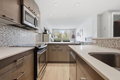 403-916 Memorial Drive Nw, Calgary, AB - Indoor Photo Showing Kitchen With Upgraded Kitchen