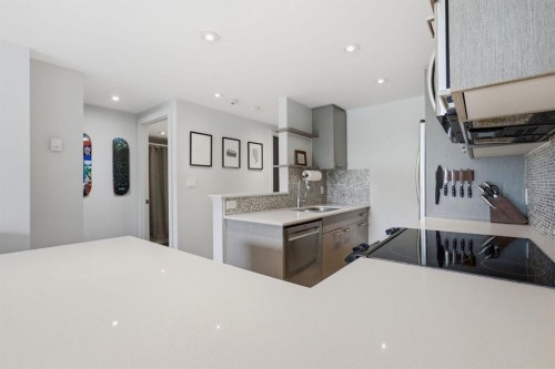 403-916 Memorial Drive Nw, Calgary, AB - Indoor Photo Showing Kitchen