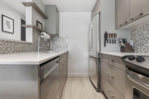 403-916 Memorial Drive Nw, Calgary, AB - Indoor Photo Showing Kitchen