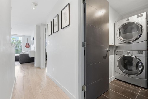 403-916 Memorial Drive Nw, Calgary, AB - Indoor Photo Showing Laundry Room