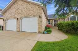 22 Varsity Estates Close NW Calgary, AB T3B 5J2