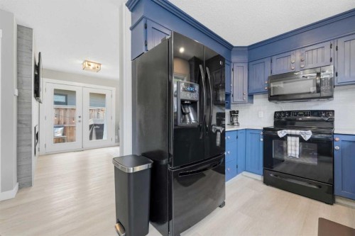 55 Sunbank Road Se, Calgary, AB - Indoor Photo Showing Kitchen