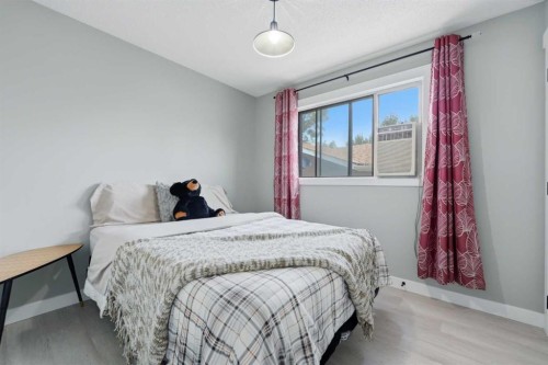 55 Sunbank Road Se, Calgary, AB - Indoor Photo Showing Bedroom