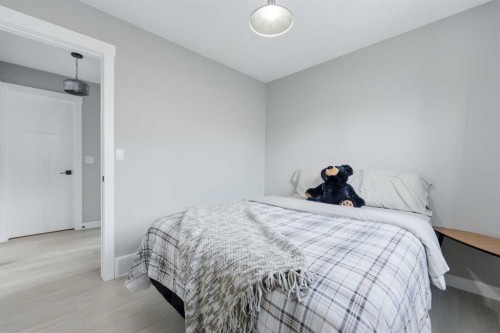55 Sunbank Road Se, Calgary, AB - Indoor Photo Showing Bedroom