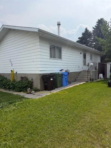 112 Huntstrom Drive Ne, Calgary, AB - Outdoor