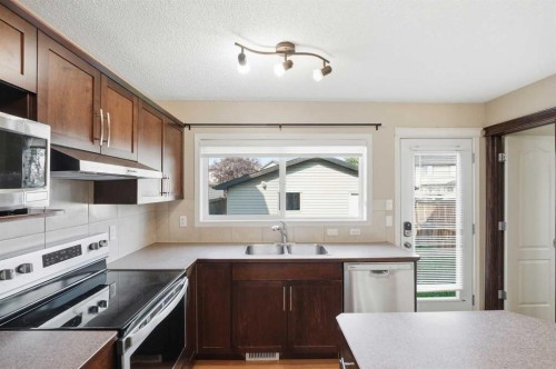 258 Cranberry Place Se, Calgary, AB - Indoor Photo Showing Kitchen With Double Sink