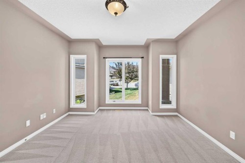 311 Royal Crest Bay Nw, Calgary, AB - Indoor Photo Showing Other Room