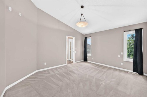 311 Royal Crest Bay Nw, Calgary, AB - Indoor Photo Showing Other Room