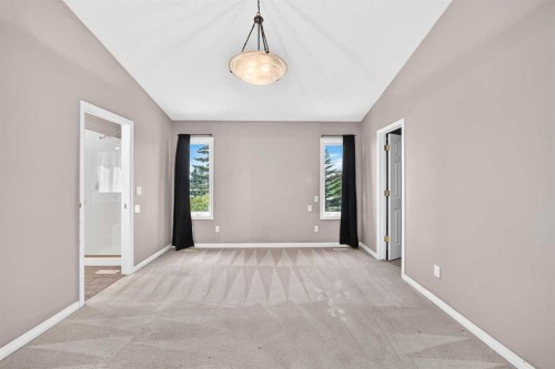 311 Royal Crest Bay Nw, Calgary, AB - Indoor Photo Showing Other Room