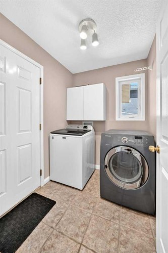 311 Royal Crest Bay Nw, Calgary, AB - Indoor Photo Showing Laundry Room