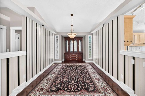 311 Royal Crest Bay Nw, Calgary, AB - Indoor Photo Showing Other Room