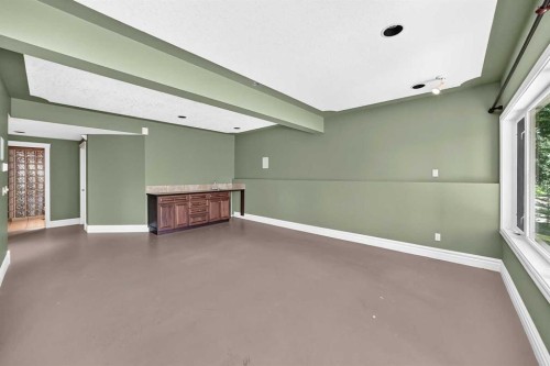 311 Royal Crest Bay Nw, Calgary, AB - Indoor Photo Showing Other Room