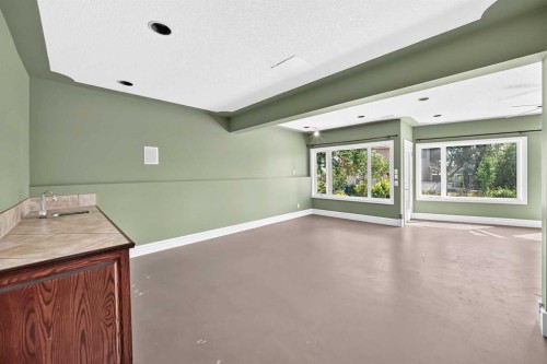 311 Royal Crest Bay Nw, Calgary, AB - Indoor Photo Showing Other Room