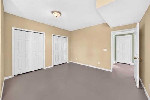 311 Royal Crest Bay Nw, Calgary, AB - Indoor Photo Showing Other Room