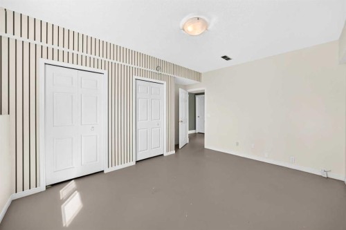 311 Royal Crest Bay Nw, Calgary, AB - Indoor Photo Showing Other Room