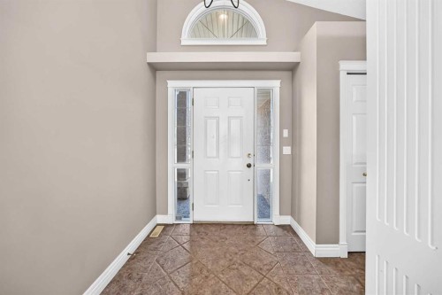 311 Royal Crest Bay Nw, Calgary, AB - Indoor Photo Showing Other Room