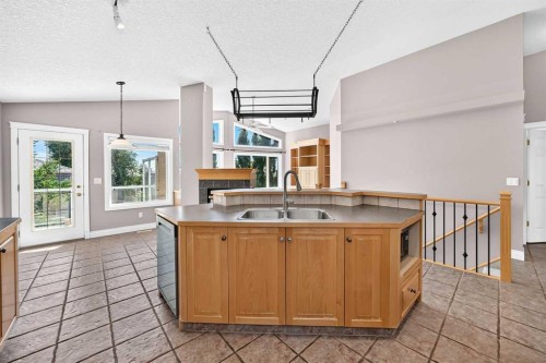 311 Royal Crest Bay Nw, Calgary, AB - Indoor Photo Showing Kitchen With Double Sink