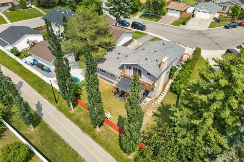 12 Berkley Place Nw, Calgary, AB 