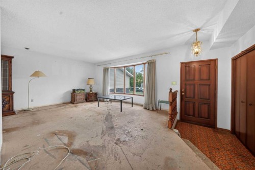 12 Berkley Place Nw, Calgary, AB 