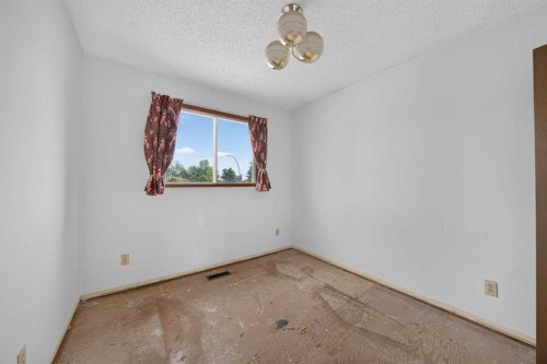 12 Berkley Place Nw, Calgary, AB 
