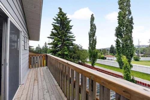 12 Berkley Place Nw, Calgary, AB 