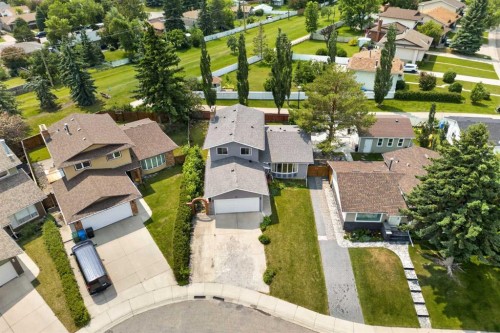 12 Berkley Place Nw, Calgary, AB 
