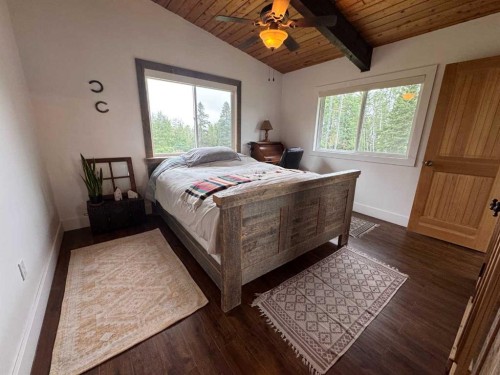 33374 Range Road 55, Rural Mountain View County, AB - Indoor Photo Showing Bedroom