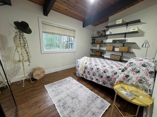 33374 Range Road 55, Rural Mountain View County, AB - Indoor Photo Showing Bedroom