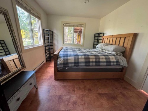 33374 Range Road 55, Rural Mountain View County, AB - Indoor Photo Showing Bedroom