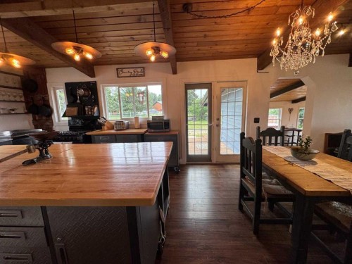 33374 Range Road 55, Rural Mountain View County, AB - Indoor Photo Showing Dining Room