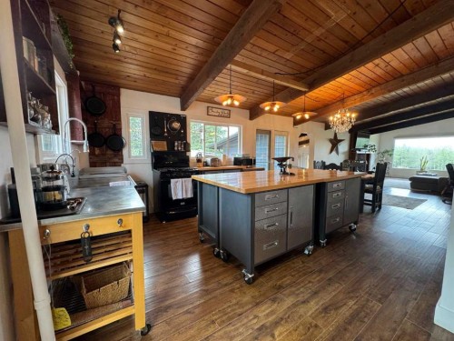 33374 Range Road 55, Rural Mountain View County, AB - Indoor