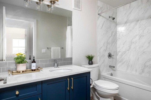 79 Waterford Mews, Chestermere, AB - Indoor Photo Showing Bathroom