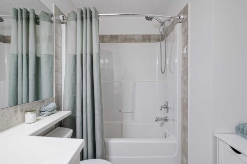 225 Kingsmere Cove Se, Airdrie, AB 